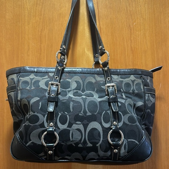 Coach Black signature handbag - Picture 1 of 10